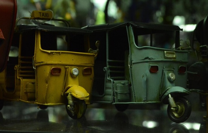 Golden automobile Ape auto workshop