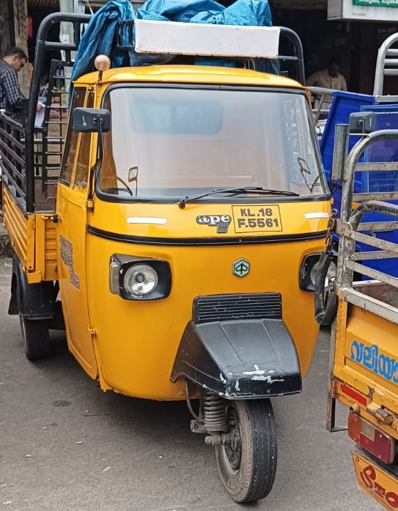  Goods Auto Vadakara : Suresh