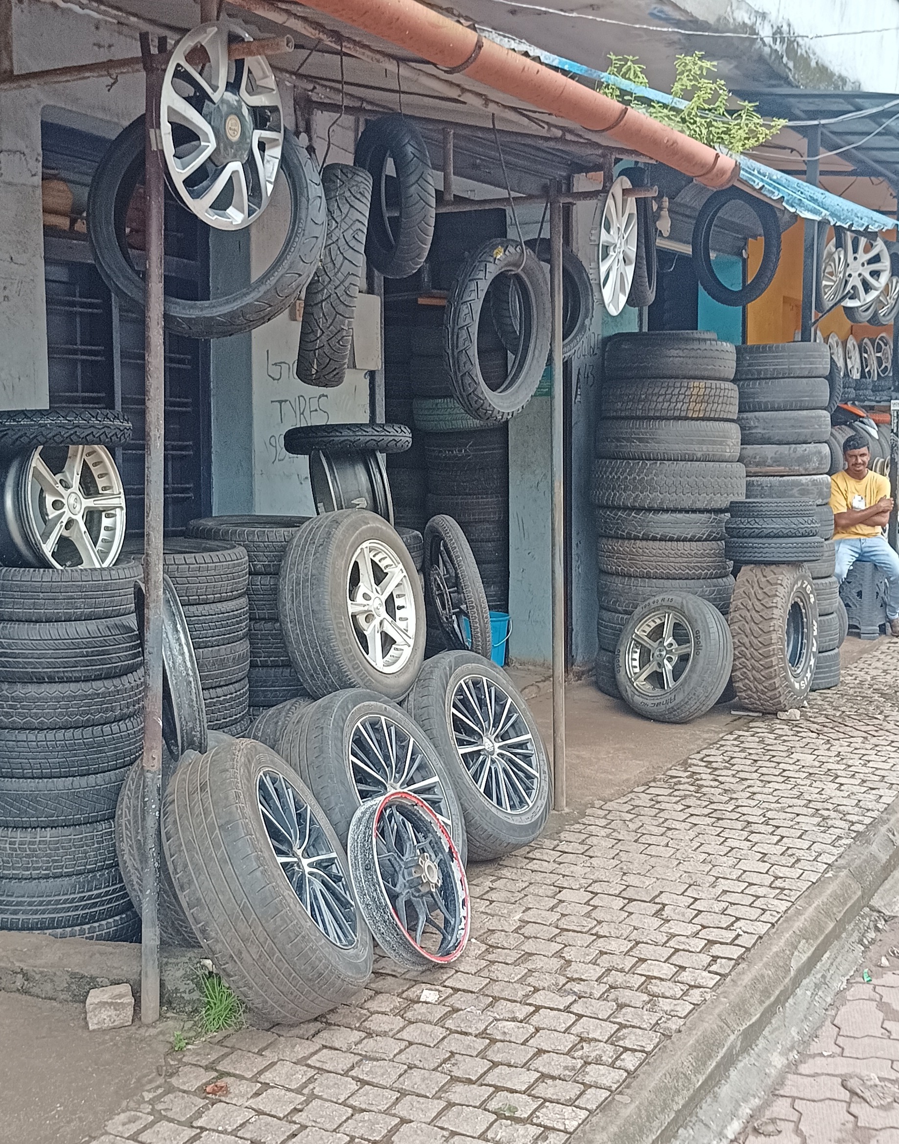 Used tyre Thalassery, Golden tyres 