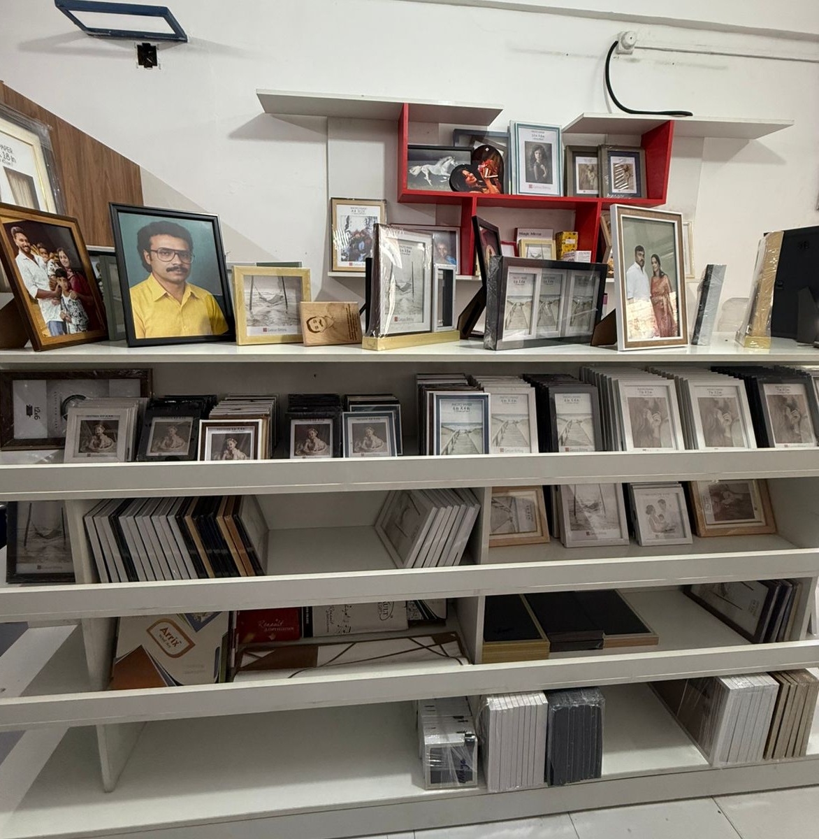 Photo frames  and gifts wholesale and reatail vadakara : Maya Frames and Gifts