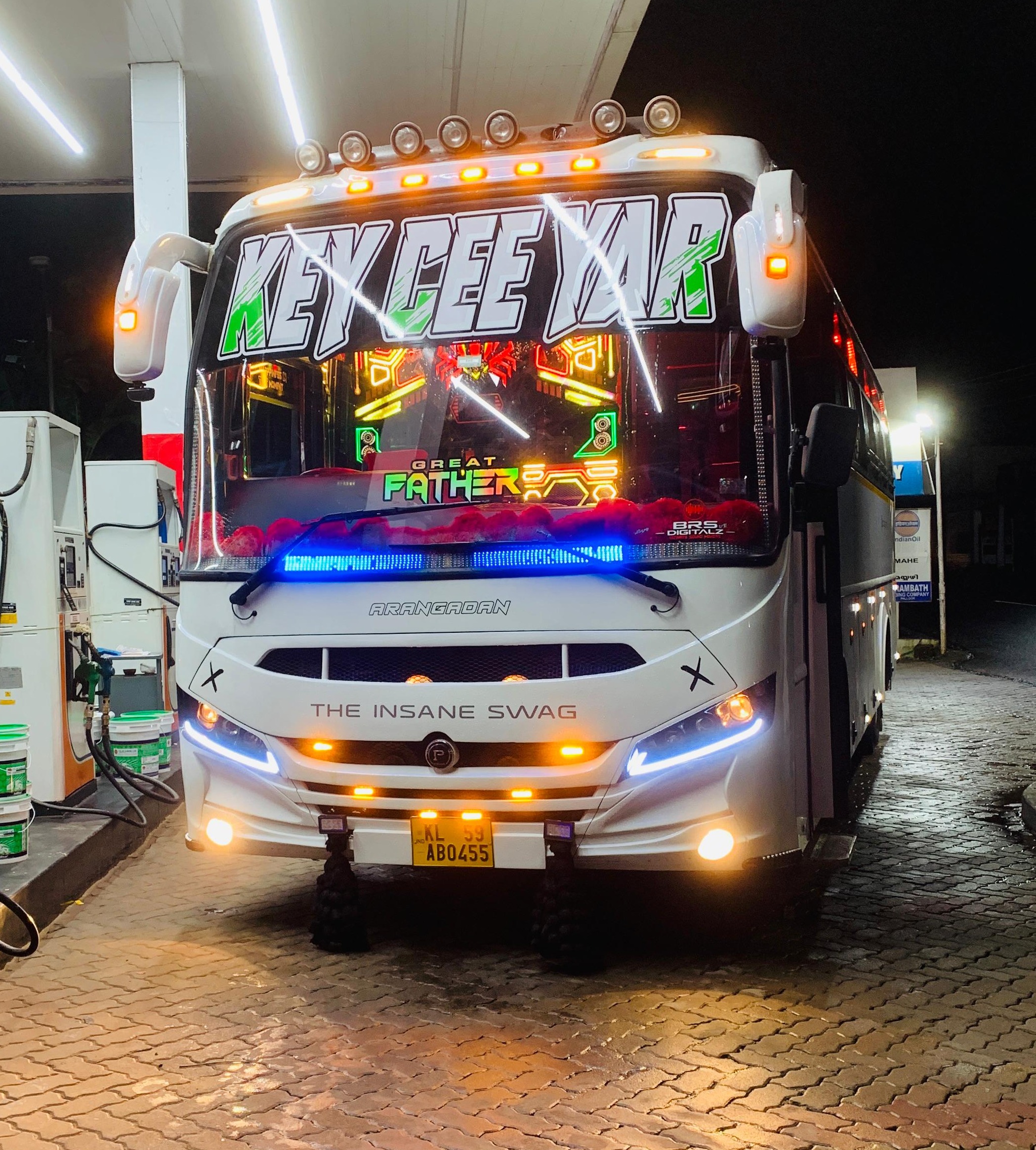 Tourist Bus Nadapuram, vadakara  ,Vanimal / Key Cee Yar 