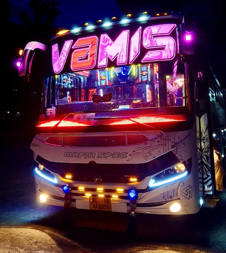 Tourist bus Thottilpalam, Kuttiady / Vamis Holidays