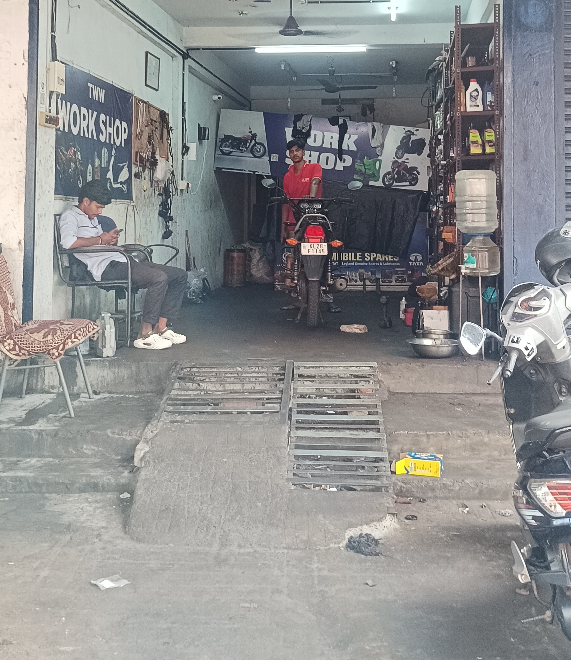 Two wheeler workshop calicut, two workshop calicut nadakkavu, TWN