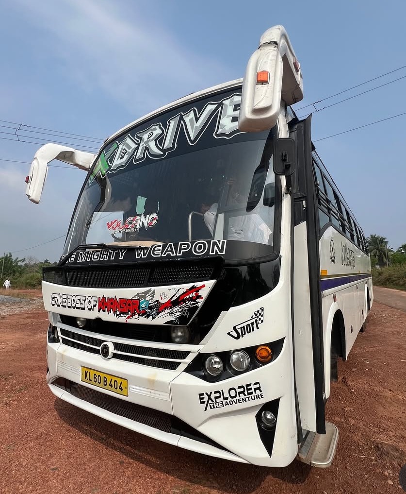 Tourist bus kasaragod, traveller kasaragod, XDRIVE holidays