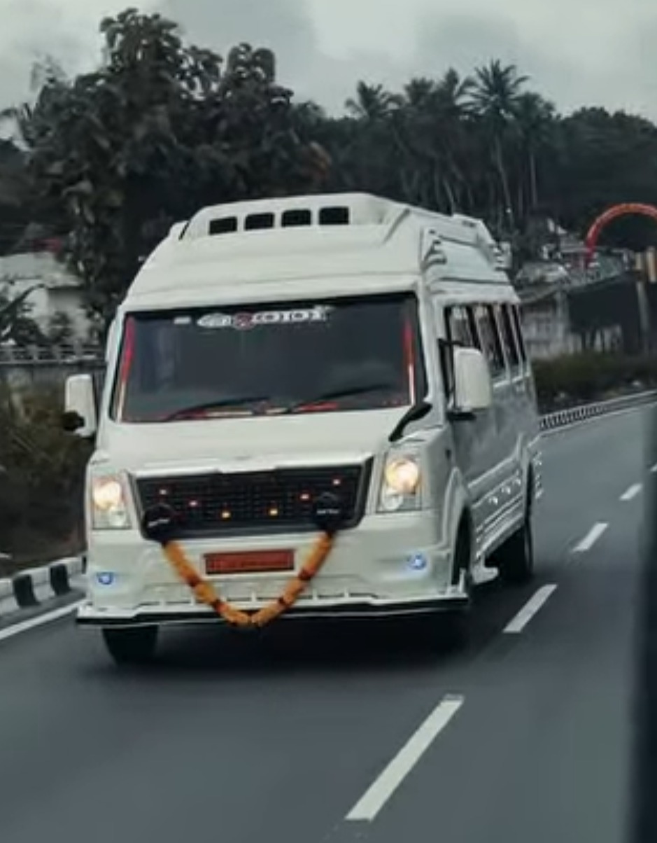 Tourist bus pappanamcode thiruvananthapuram, Traveller pappanamcode, Hey Taxi