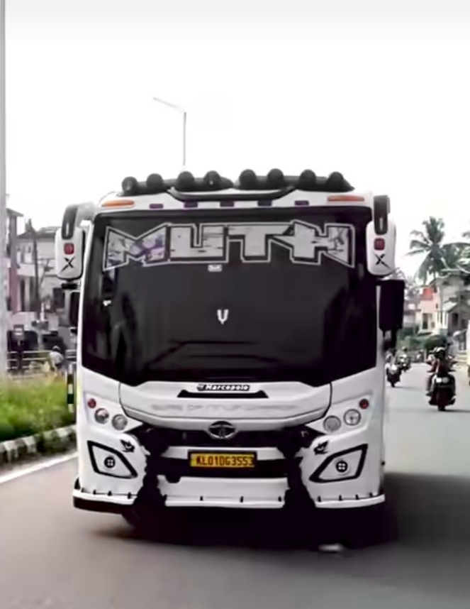 Tourist bus pappanamcode thiruvananthapuram, Traveller pappanamcode, Hey Taxi