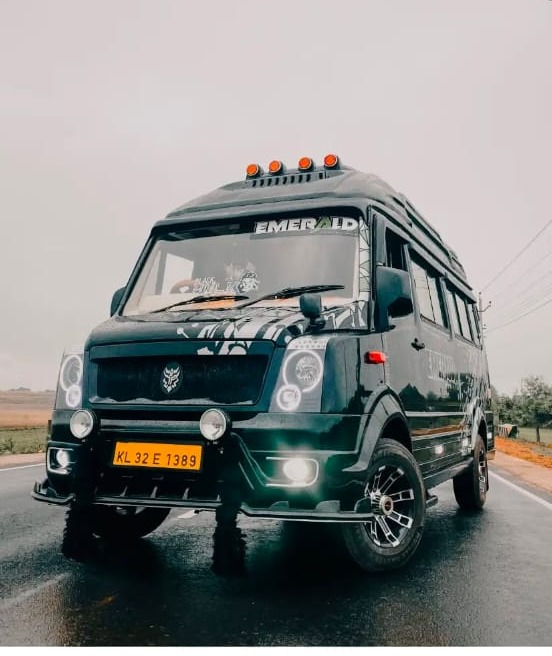 Traveller Service Palakkode Kannur,Taxi service Kannur Palakkode,Emerald Holidays