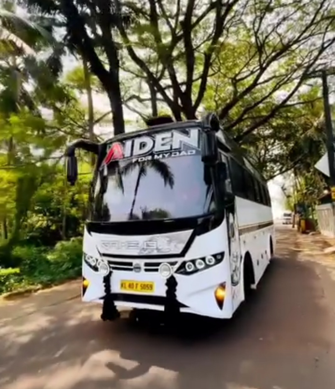 Traveller Kannur,Tourist Bus Kannur,Traveller Pallikulam,Tourist Bus Pallikulam,Aiden Travel Hub Kannur