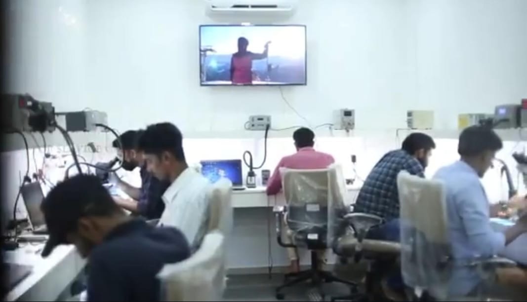  iPhone Service  Kuttiadi, Mobile Phone Service  Kuttiadi,Apple service center kuttiyadi, Mobile Phone Accessories Kuttiadi,Top Service Care kuttiyadi 