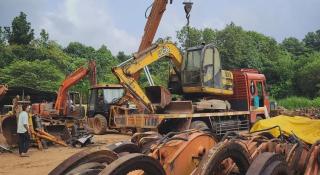 Excavator seller in Karukutty Ernakulam , Excavator spare parts in Karukutty Ernakulam, Excavator Workshp Karukutty Ernakulam , Kallookkaran Enterprises Pvt Ltd