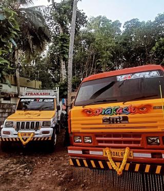Earth movers renel services JCB Hitachi Tipper Attingal, Building  Construction material suppliers in Attingal, Travel service Attingal, Bon to Win 