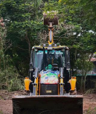 Earth movers renel services JCB Hitachi Tipper Attingal, Building  Construction material suppliers in Attingal, Travel service Attingal, Bon to Win 