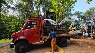 Timber transport in  panackappalam kottayam,Earth Movers JCB Hitachi Tipper service in panackappalam kottayam,Aradhya Group 