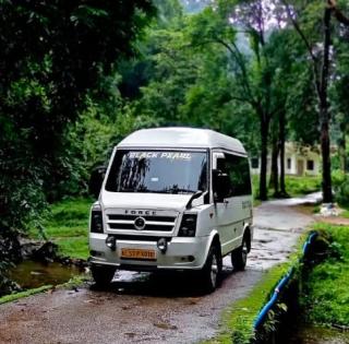 Traveller service in monippally, traveller service in elanji, traveller service in koothattukulam,bridal wedding cars in monippally elanji koothatuukulam, cab service  monippally elanji koothatuukulam,Black Pearl Travelmate 