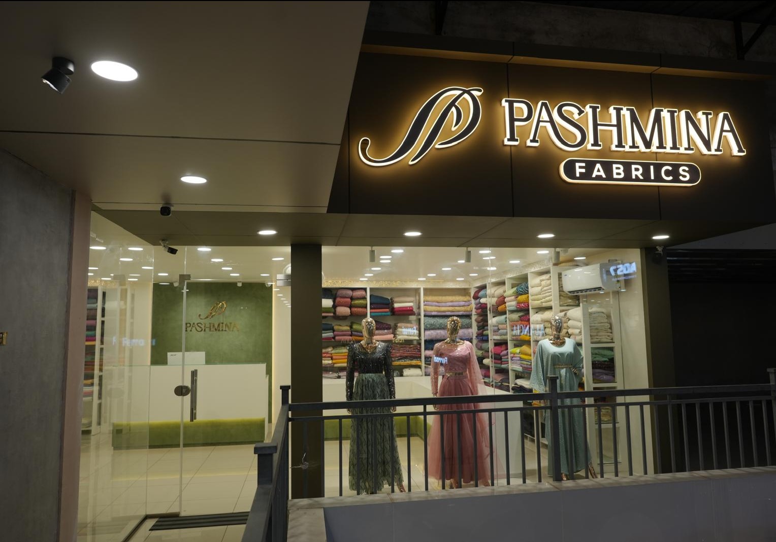 Running Material Kakkamvelly Nadapuram : Pashmina Fabrics 