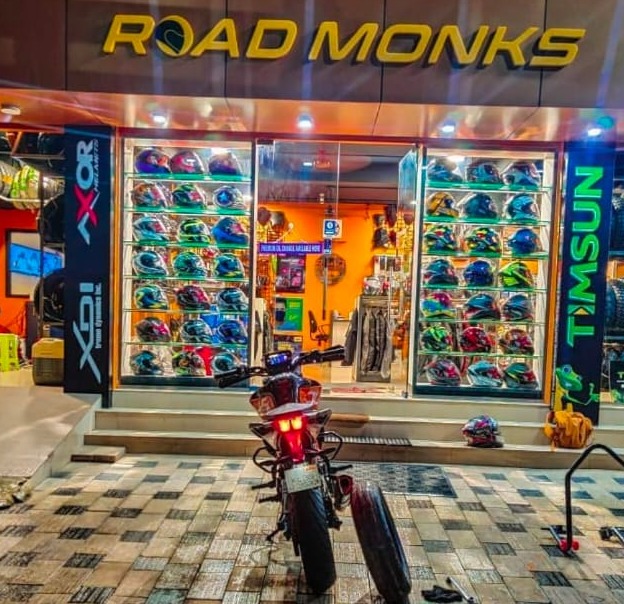 Bike Accessories  Shop Vyttila Kochi,Helmet Shop Vyttila Kochi,Road Monks  