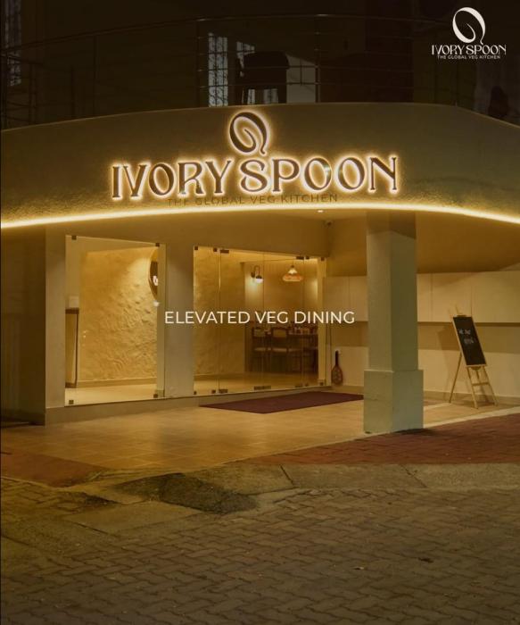 Vegetarian restaurant Panampilly Nagar Kochi, Luxury veg dining Panampilly Nagar Kochi, Family veg restaurant Panampilly Nagar  Kochi, Ivory Spoon