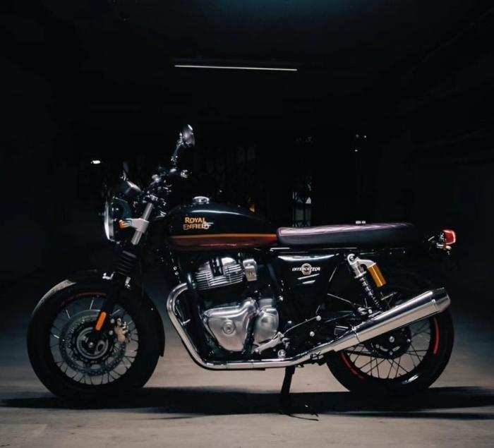 Royal Enfield showroom Thalassery, Royal Enfield service center Thalassery, Sharpline Royal Enfield 