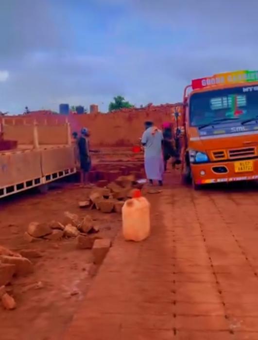  Red stone dealer in Kerala,Kannur Red Stone dealer in Kerala, its own quarry കണ്ണൂർ ചെങ്കല്ല് ഇടനിലക്കാരില്ലാതെ സൈറ്റിൽ നേരിട്ട് എത്തിച്ചു കൊടുക്കുന്നു അതും സ്വന്തം കോറിയിൽ നിന്ന്,MT RED STONE 