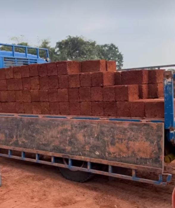  Red stone dealer in Kerala,Kannur Red Stone dealer in Kerala, its own quarry കണ്ണൂർ ചെങ്കല്ല് ഇടനിലക്കാരില്ലാതെ സൈറ്റിൽ നേരിട്ട് എത്തിച്ചു കൊടുക്കുന്നു അതും സ്വന്തം കോറിയിൽ നിന്ന്,MT RED STONE 