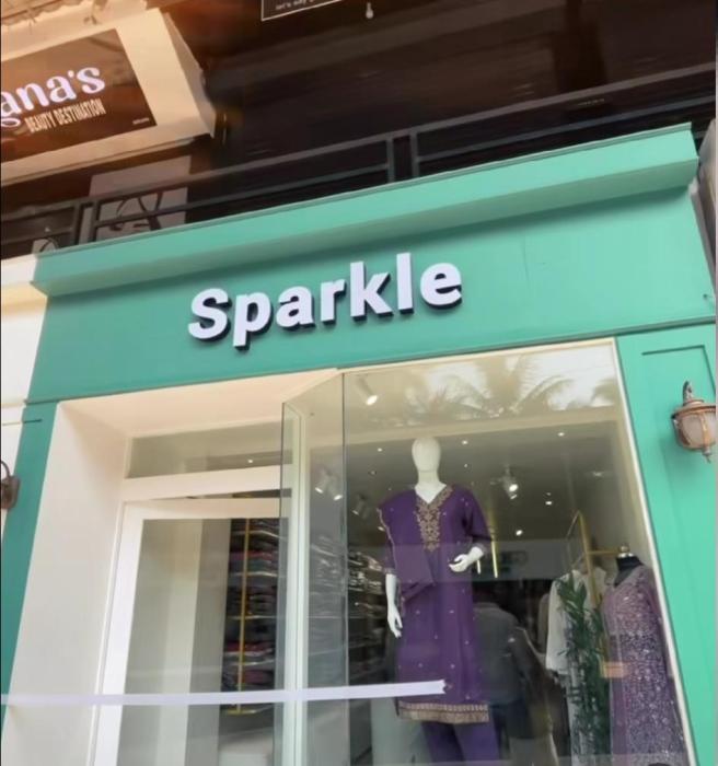 Boutique in Elettil Vattoli, Dress Rentals Elettil Vattoli,  ​Modest Fashion Elettil Vattoli, Sparkle Boutique 