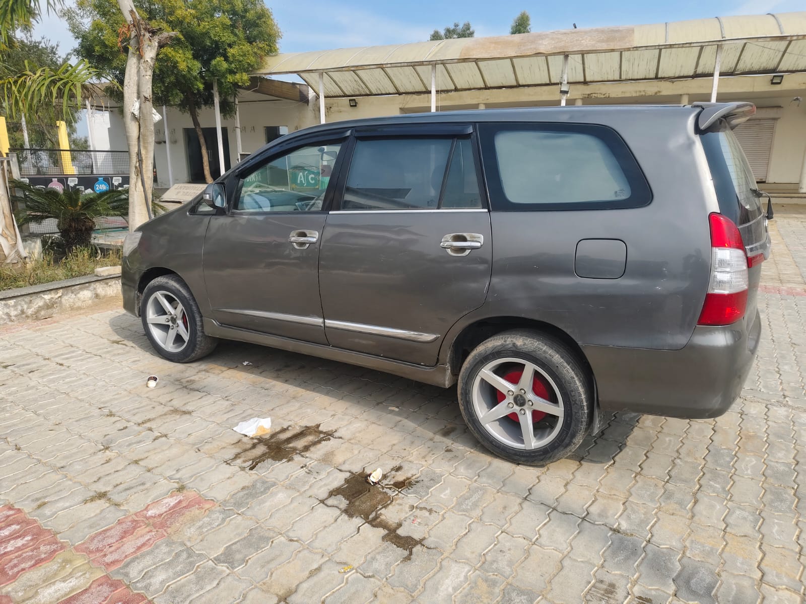 Toyota innova 2014