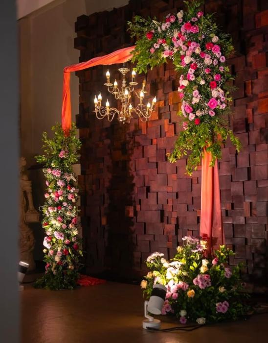 Flowers shop in kochi,Flowers wholesaler in kochi, floral arrangements in kochi,flowers bouquets in kochi,Waxwings Flowers 