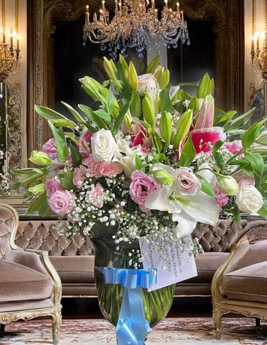 Flowers shop in kochi,Flowers wholesaler in kochi, floral arrangements in kochi,flowers bouquets in kochi,Waxwings Flowers 